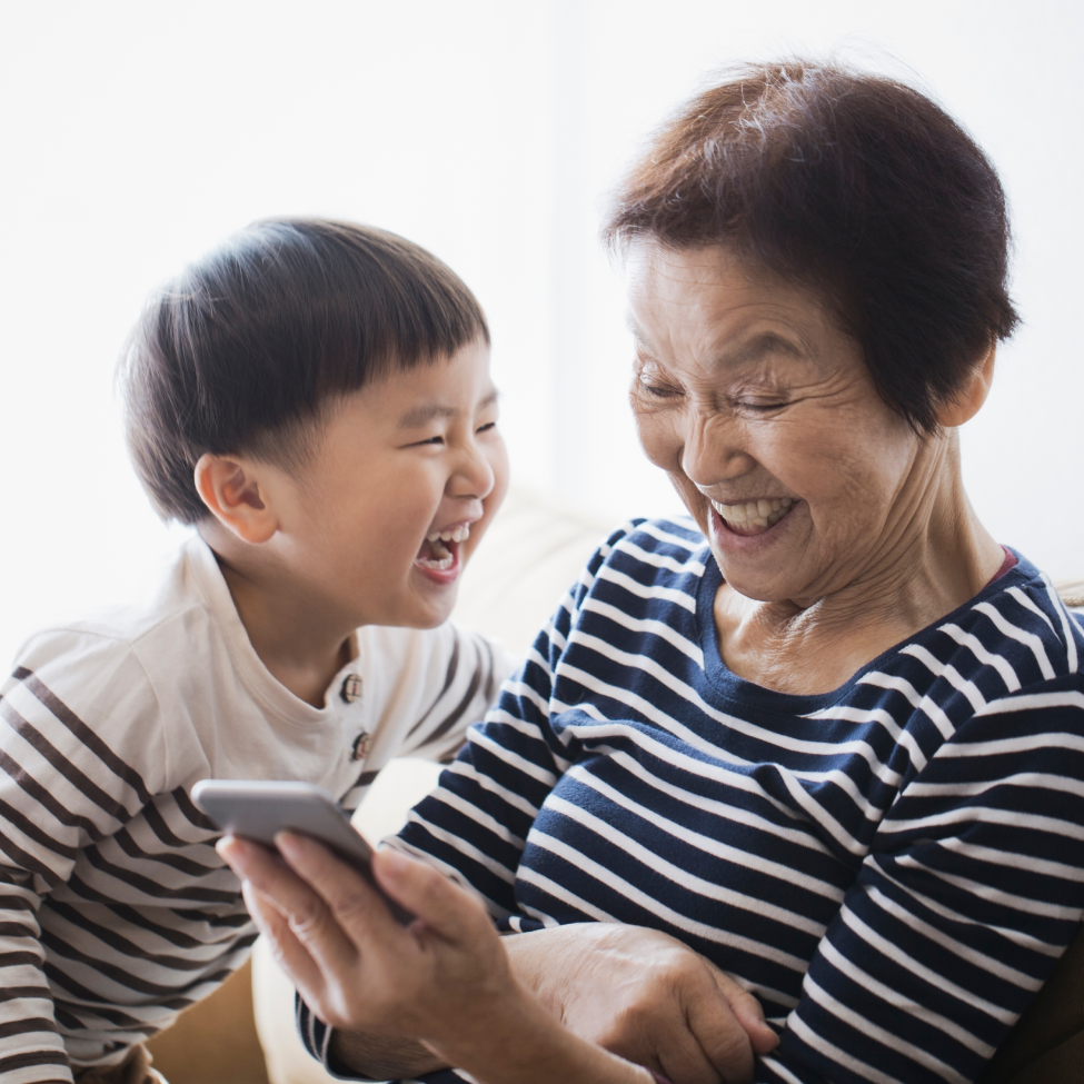 母の日は“会う理由”を贈る。手渡しで届けるフォトギフト